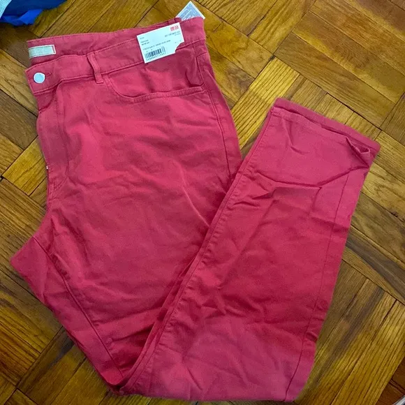 NWT uniqlo pink stretch slim fit tapered jeans size: 46 x 34
          
      NWT