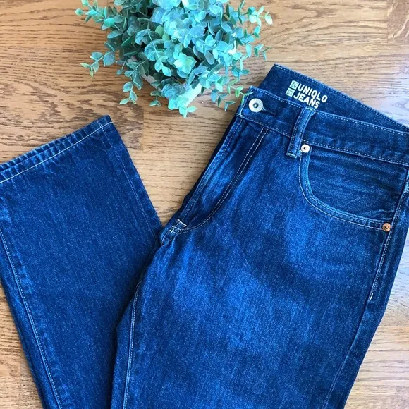 UNIQLO blue dark wash denim jeans (32x34) ✨