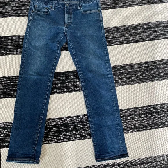 Uniqlo Men's Slim Fit Low Rise Straight Leg Size: 35x32inch