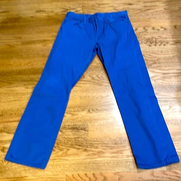 Uniqlo Mens jeans in a bluish purple 34 in 32 length. Great shape! Very stylish