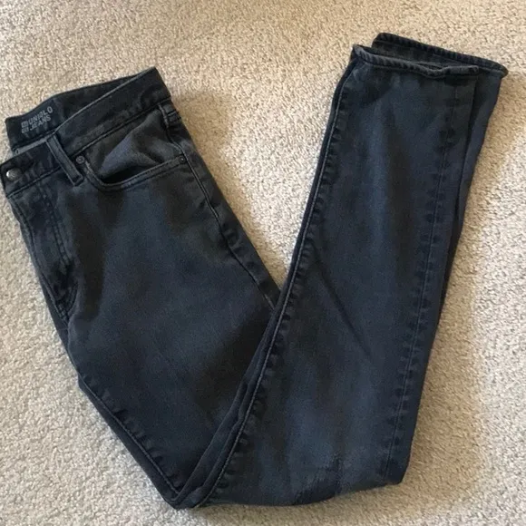 Uniqlo mens jeans size 31 x 34, black, distressed