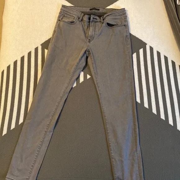 Uniqlo ultra stretch jean. Size 33x34. Grey