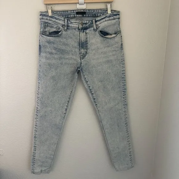 Uniqlo Jeans In Acid Wash Straight Leg Sz 34