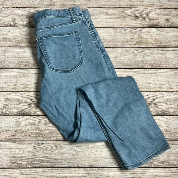 Uniqlo 33x32 Straight Leg Light Wash Jeans