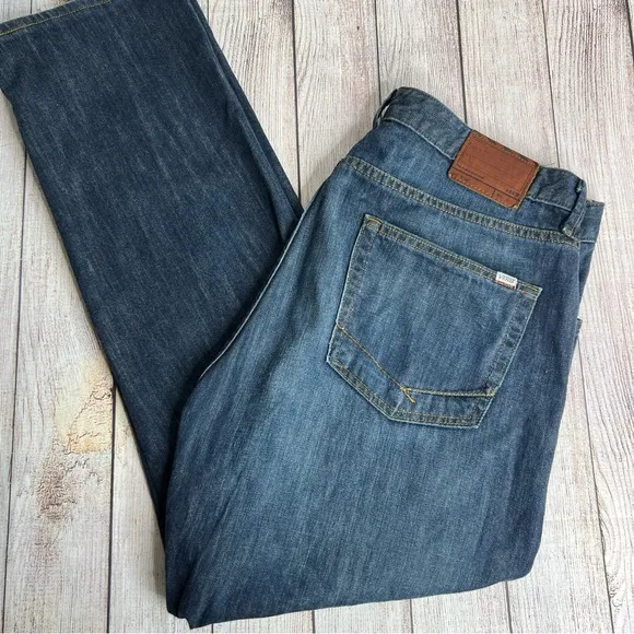 Van’s Light Weight Jeans 38 X 32