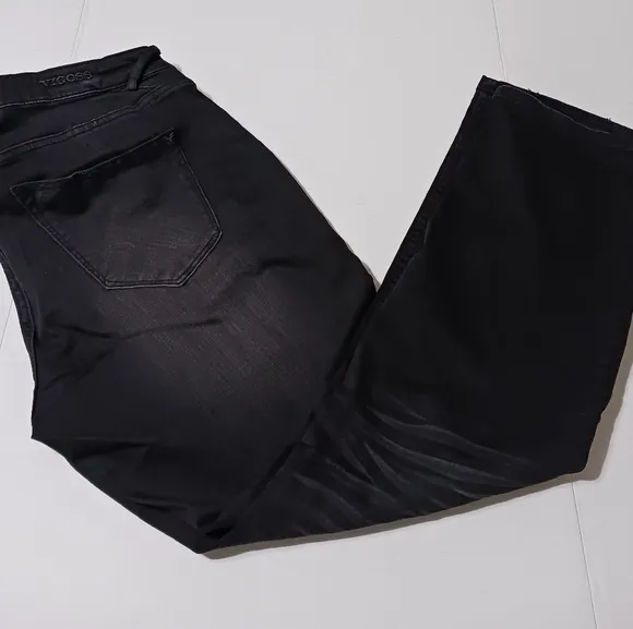Vigoss Black Destressed Skinny Thompson Tomboy Jeans.Size 32/27