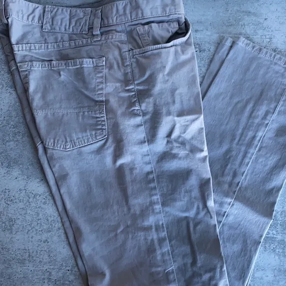 Vince Classic Slim Straight Leg Jeans Sz 31/32