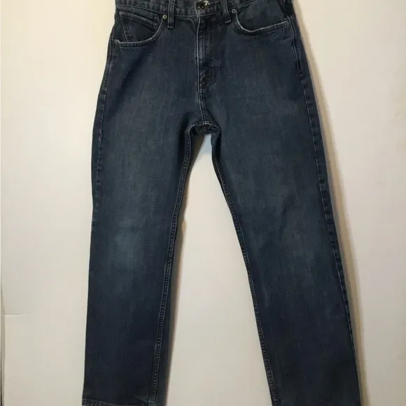 Volcom men’s classic fit jeans in excellent condition. Size 30x30.
