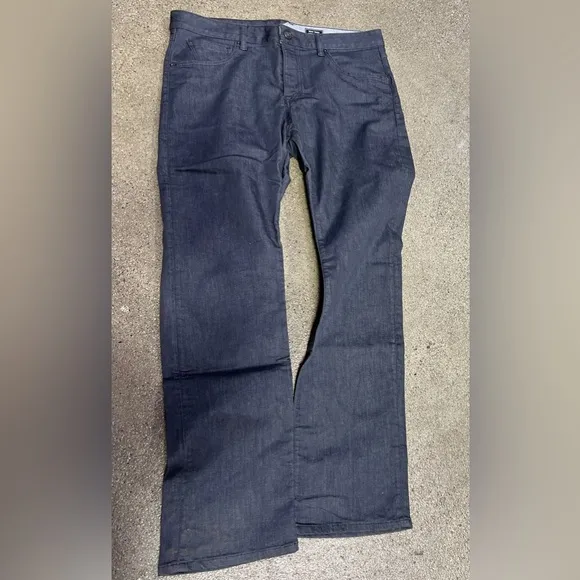 Men’s Volcom dark gray jeans, five down classic straight