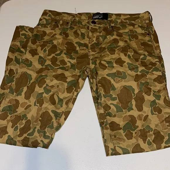 Mens William Rast Camo Camouflage Taper Jeans 34