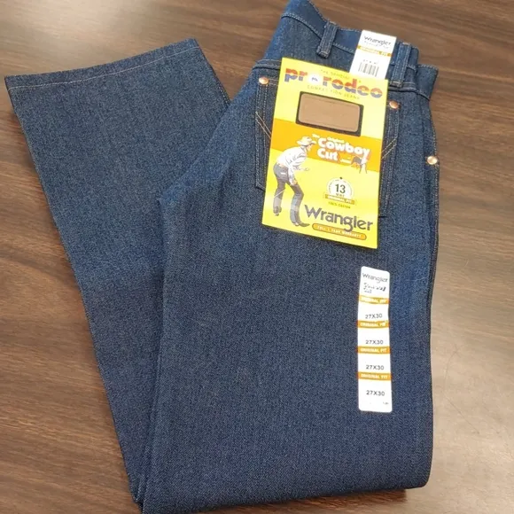 MWT Men' s Wrangler Cowboy Cut Jeans 27x30
          
      NWT
