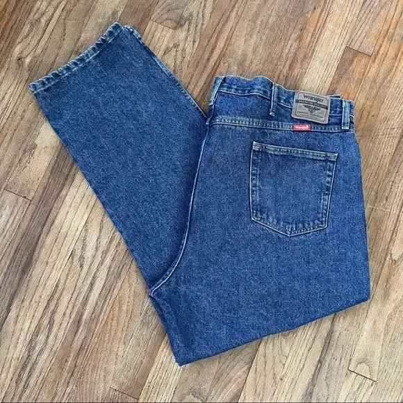 NWOT wrangler regular fit men’s Jeans size 48x30