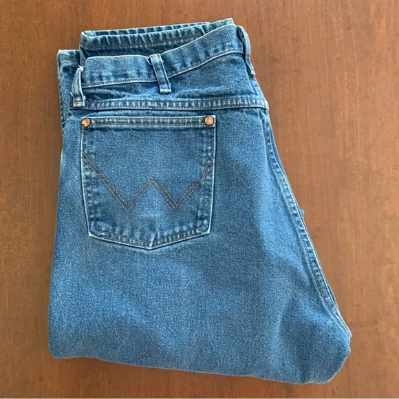 Men's Wrangler Jeans  Size 40x40  Very good condition  Discounted shipping $4.99