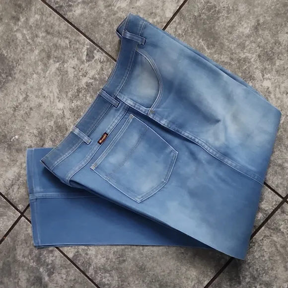 Mens  Vintage Wrangler Blue Jeans  42X30  Great Condition