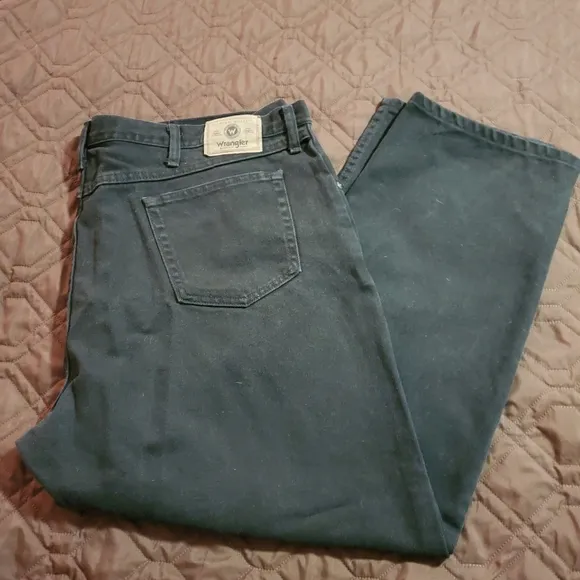Wrangler 44 x 30 relaxed fit black jeans