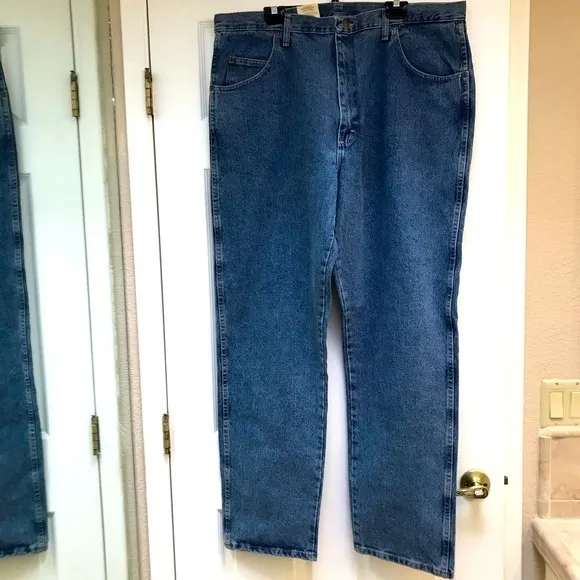 Wrangler Rugged Wear Light Wash Relaxed Fit Men's Jeans- 42 x 34 NWT
          
      NWT
