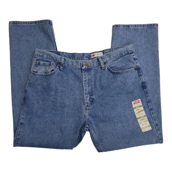 Wrangler Regular fit
          
      NWT