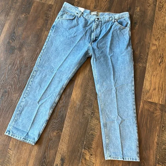 Wrangler NWT men’s jeans size 42 x 29
          
      NWT