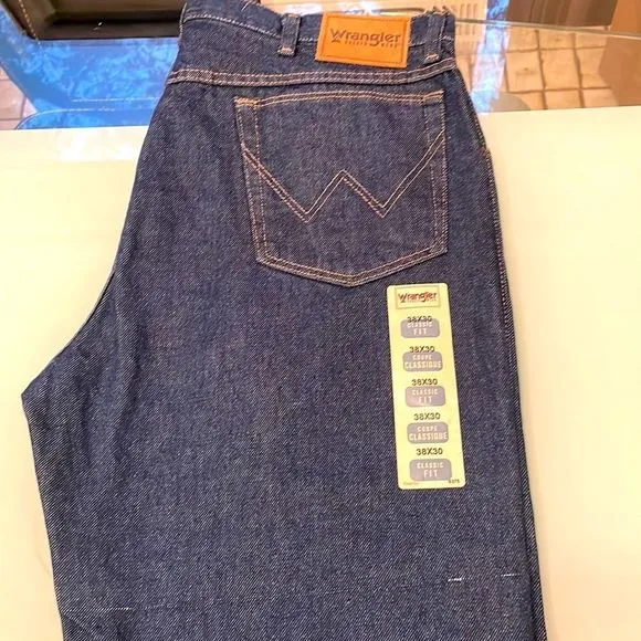 Wrangler classic fit jeans 38/30 dark blue wash new no tags