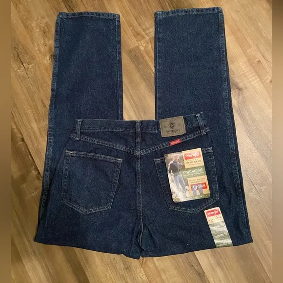 MENS Wrangler 5 Star Regular Fit Size 33 x 32 Denim Jeans
          
      NWT