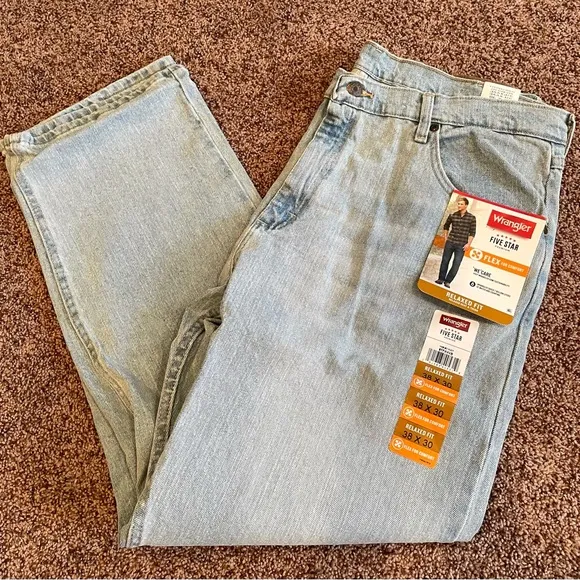Wrangler relaxed fit jeans
          
      NWT