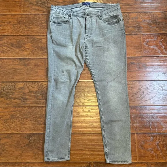 Zara Men’s Gray Jeans