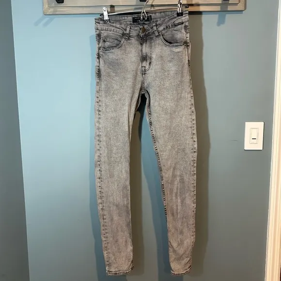 Zara Men Denim Collection Skinny Jeans in Light Gray Denim Wash