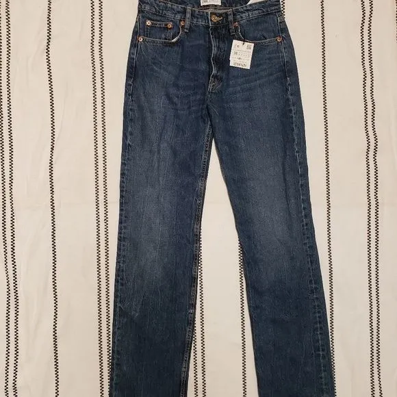 Zara straight mid rise jeans
          
      NWT
