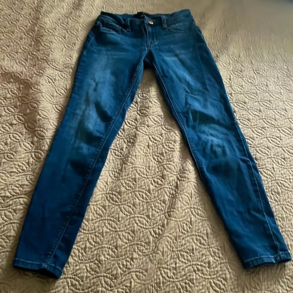 1822 Skinny Blue Jeans
