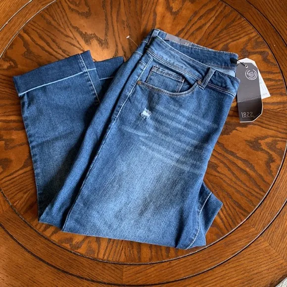 1822 Heritage Denim Crop Skinny
          
      NWT