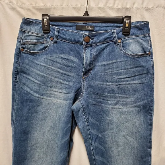 1822 Denim frayed bottom cropped jeans