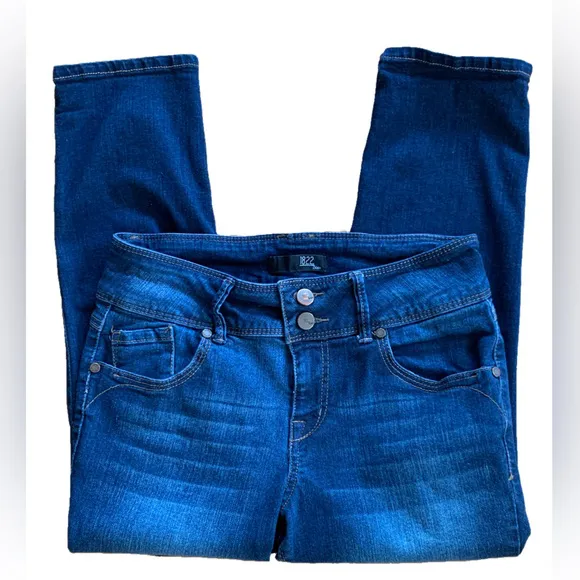 1822 Jeans ~ Cropped / Capri Cut #54087 ~ Size 8 Dark Wash