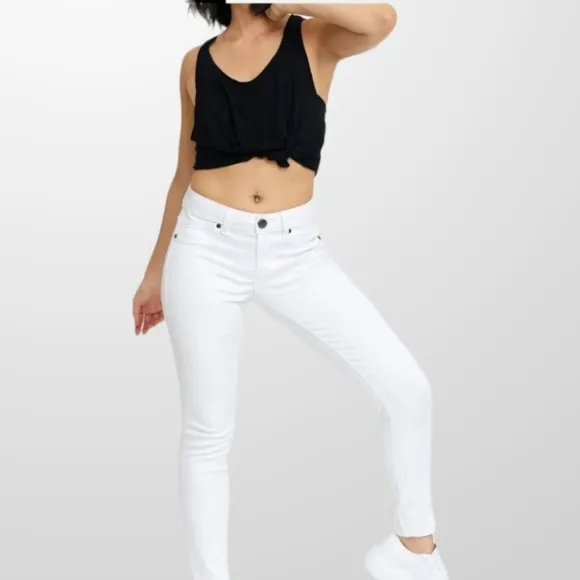 𝅺1822 Demin Ultra Soft Crop Skinny Jeans Size 24
          
      NWT