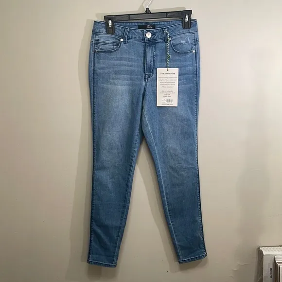 1822 Denim High Rise Ankle Denim. Size 27.
          
      NWT