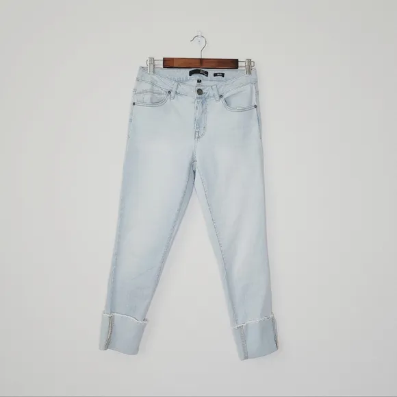 1822 Denim Taylor Light Washed Cuffed Capri Jeans 6