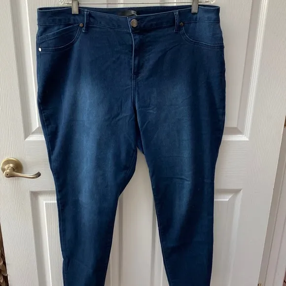 Womens 1822 stretch solid blue soft tapered plus size jeans 20W