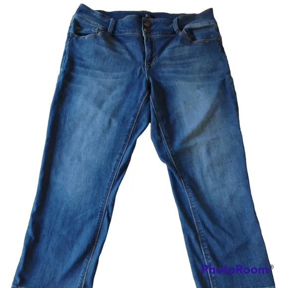 Anthropologie 1822 Denim Soft Stretch Carpri Medium Wash Mid Rise 32 Jeans
