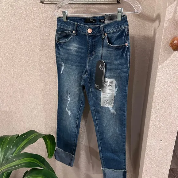 1822 crop skinny jeans
          
      NWT