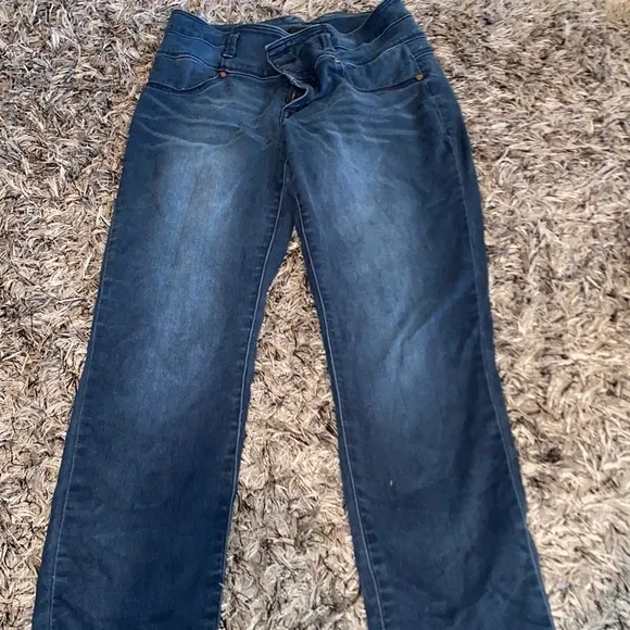 Super stretchy high waisted jeans size 10 fits big