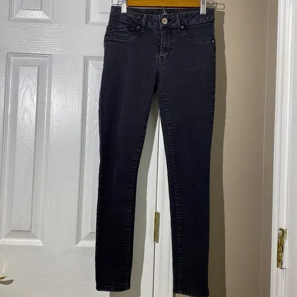 1822 Denim women’s skinny jeans size 4