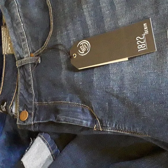 Nwt! 1822 plus size Jean's size 22w.
          
      NWT