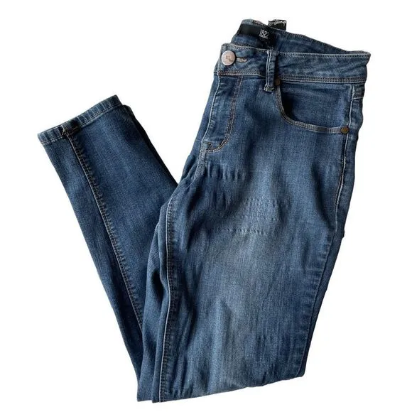 1822 Women’s Skinny Jeans Size 6 Dark Wash