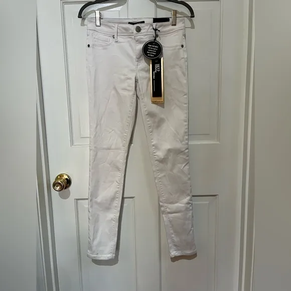 Women’s 1822 Jeans NWT
          
      NWT