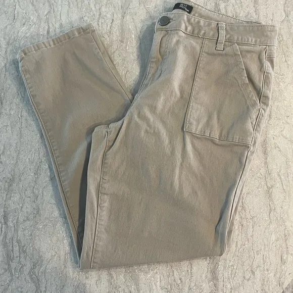 1822 Denim Women’s Taupe Cargo Pocket Colored Jeans Size 16