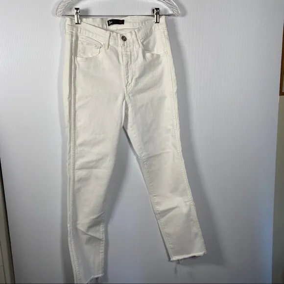 3X1 NYC White Jeans. Frayed hem. High waist Size28