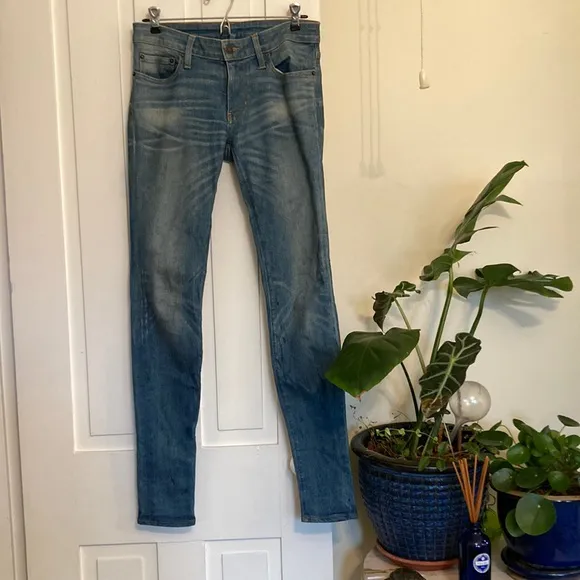 ✨6397 light wash denim size 26