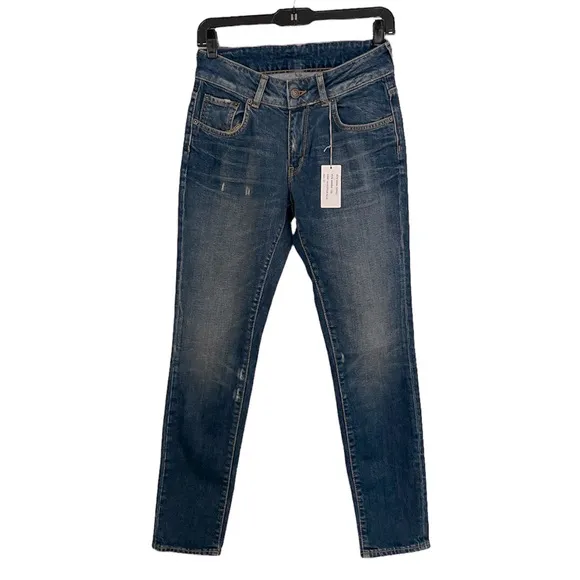 NWT 6397 Denim Mid-rise Ankle Jeans Size: 25
          
      NWT