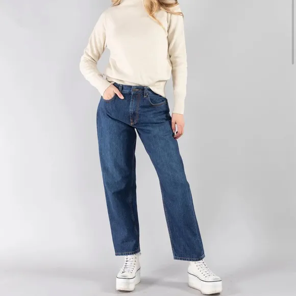6397 Skater Jeans size 28
          
      NWT