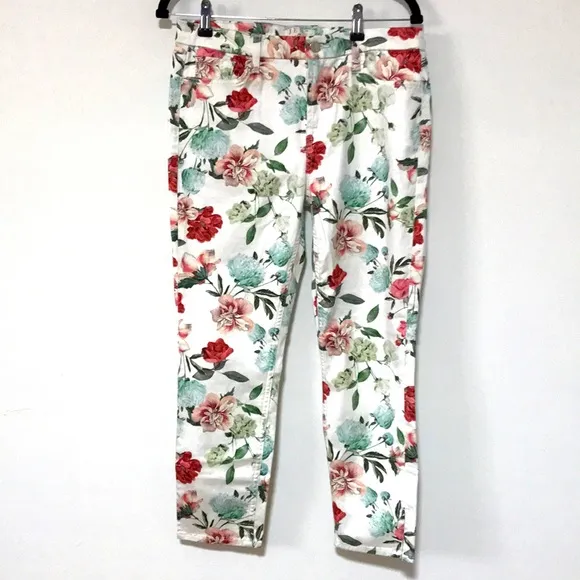 Jen 7 by 7 for All Mankind Floral Cropped Skinny Jeans. Size 8.