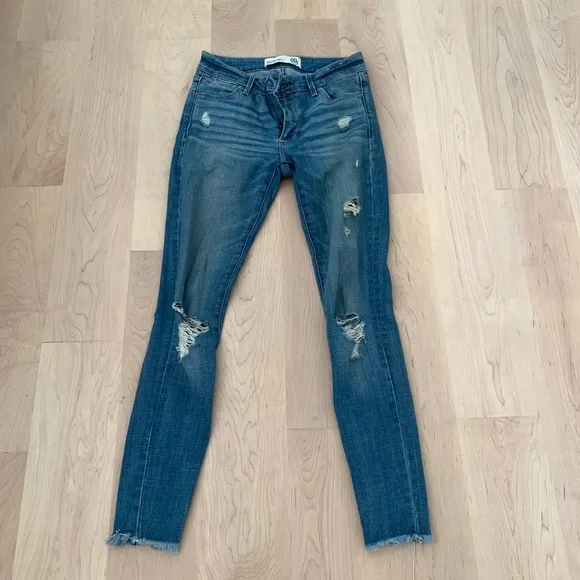 Abercrombie and Fitch skinny jeans distressed 00r